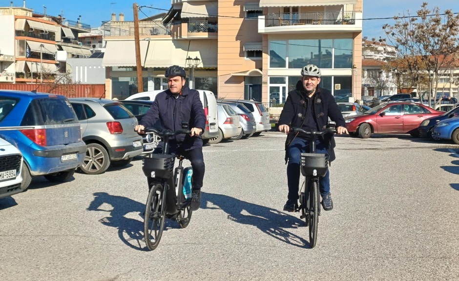 Παραδόθηκαν  νέα συμβατικά και ηλεκτρικά ποδήλατα του Δ. Λαρισαίων- Μαμάκος: «Να αφήσουν οι συμπολίτες το αυτοκίνητο…» (ΦΩΤΟ)