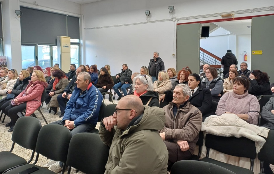 Απεργιακή συγκέντρωση των εργαζόμενων στον κλάδο Γάλακτος, Τροφίμων Ποτών στη Λάρισα (ΦΩΤΟ)