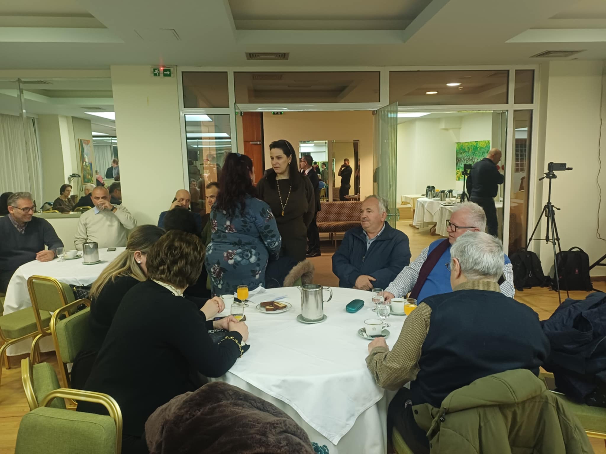 Η κοπή της πρωτοχρονιάτικης πίτας της ΝΙΚΗΣ παρουσία Νατσιού στη Λάρισα (ΦΩΤΟ+video)