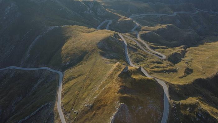 Ταξίδι πάνω από τα σύννεφα -Αυτός είναι ο μοναδικός δρόμος στην Ελλάδα που ξεπερνά τα 1.900 μέτρα υψόμετρο [βίντεο]