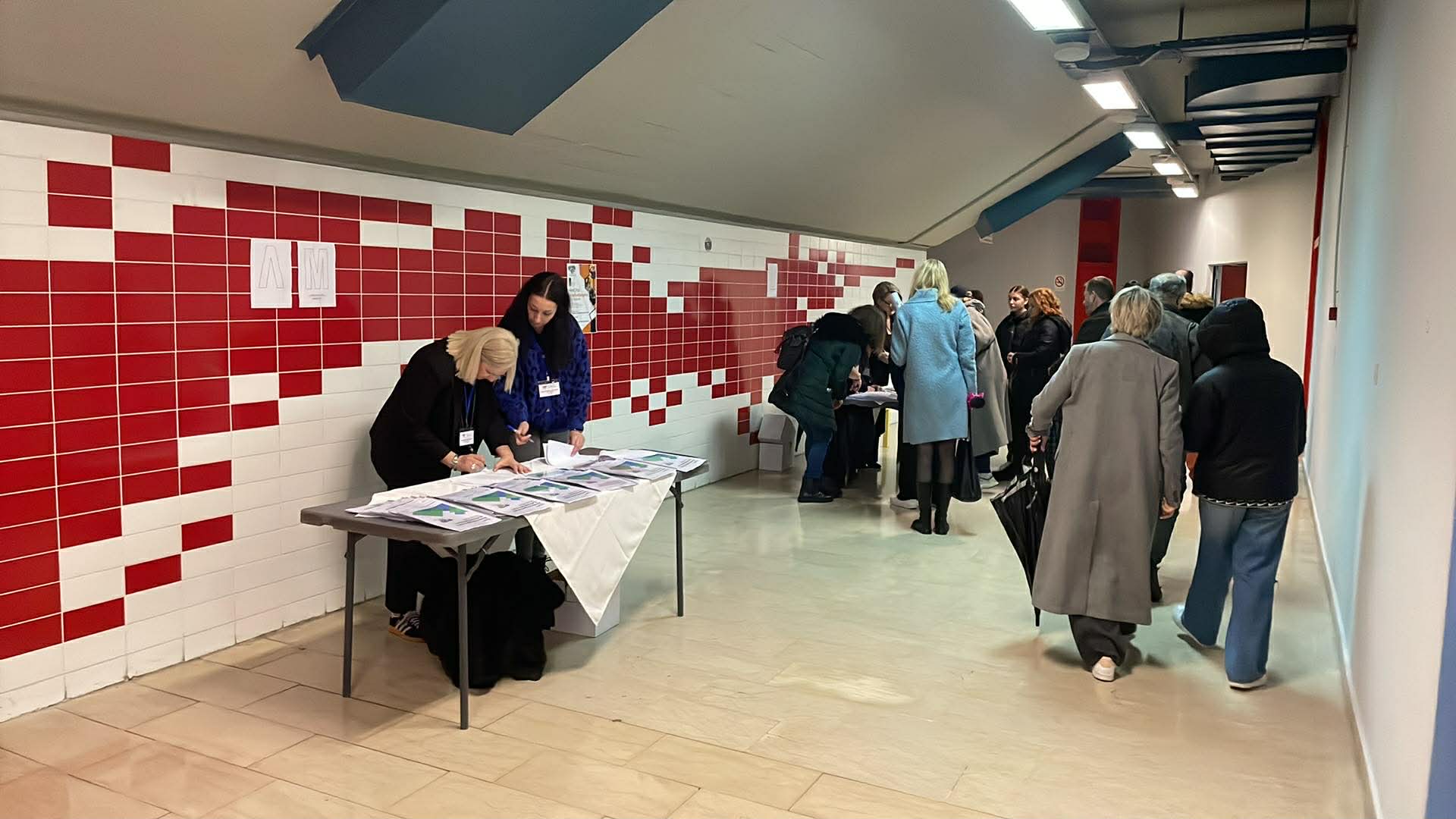 Μεγάλη η ανταπόκριση Λαρισαίων μαθητών και γονέων στην ημέρα Σταδιοδρομίας του Δήμου στο κλειστό της Νεάπολης (ΦΩΤΟ)