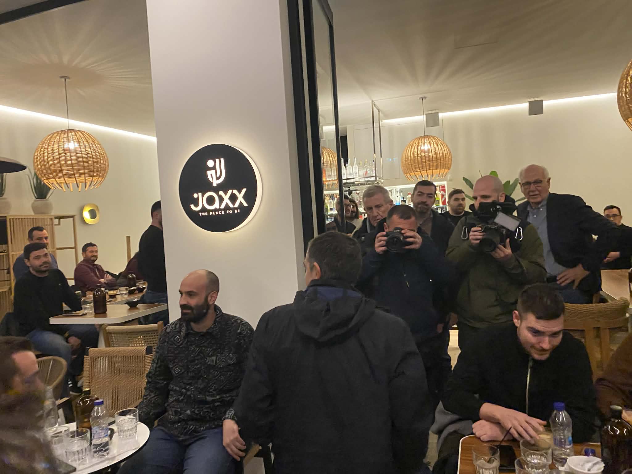 Στη Λάρισα από σήμερα το απόγευμα με βόλτα στις καφετέριες ο Αλέξης Τσίπρας