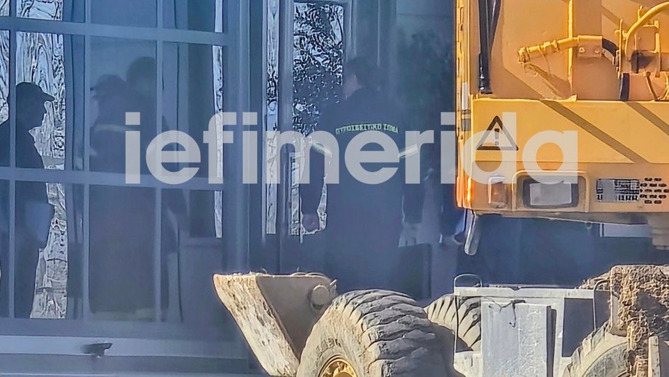 Τρίκαλα: Κλιμάκιο της Πυροσβεστικής διενεργεί έκτακτο έλεγχο πυρασφάλειας στο δεύτερο εργοστάσιο της Βιολάντα [εικόνες]