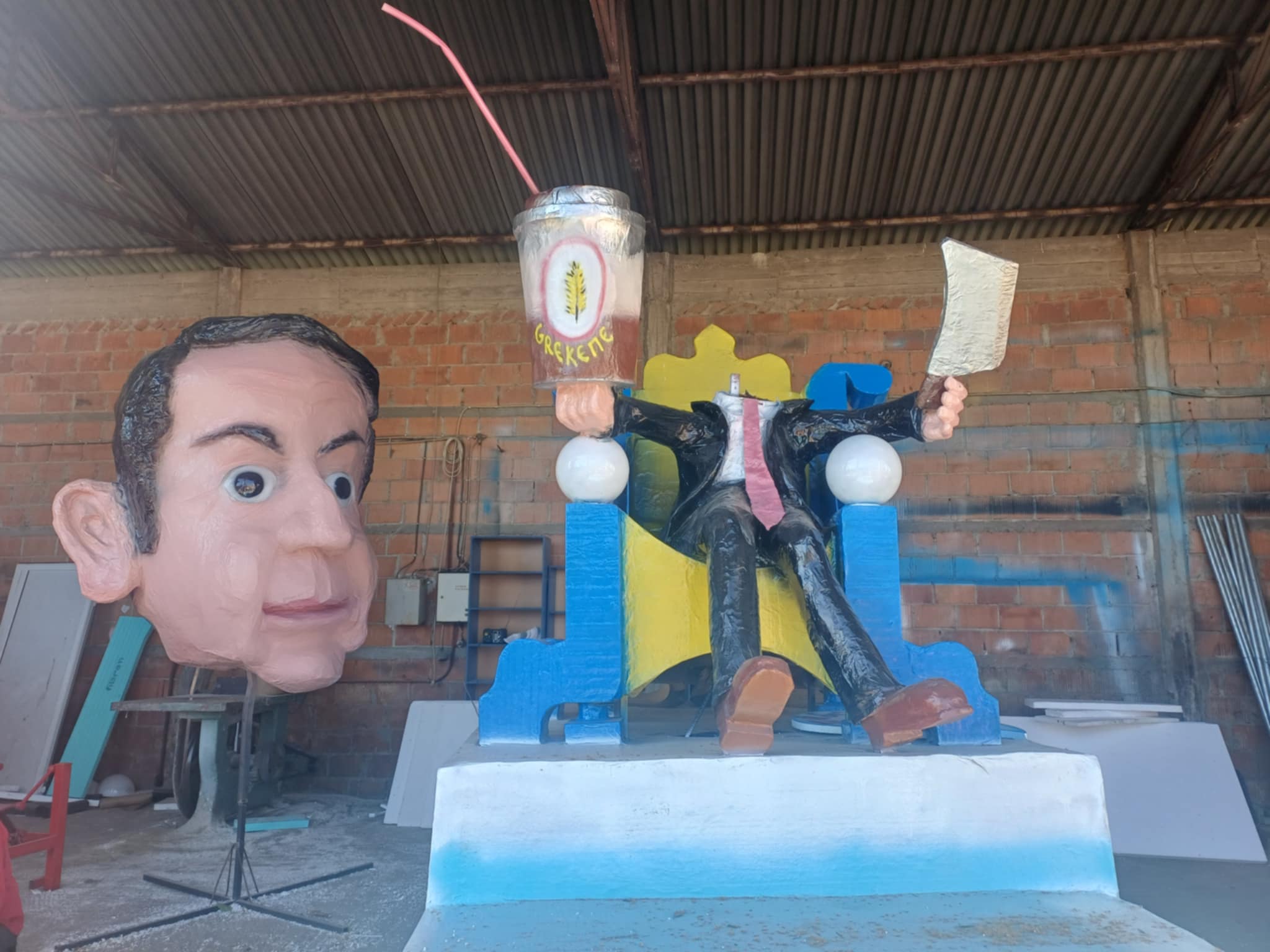 Πυρετώδεις προετοιμασίες για το Τυρναβίτικο Καρναβάλι 2026 (ΦΩΤΟ)