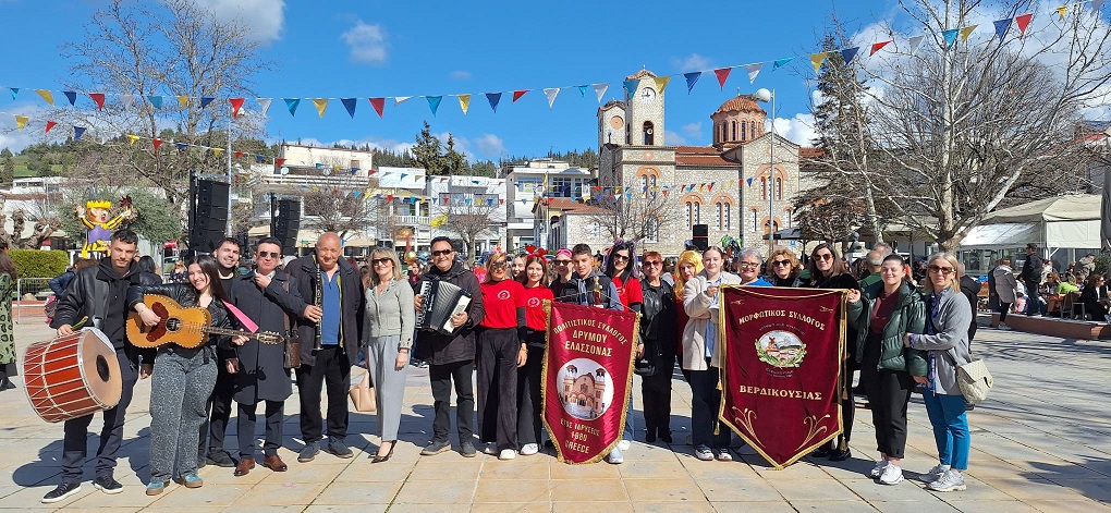 Η  Κεντρική Πλατεία Ελασσόνας μετατράπηκε σε ένα ζωντανό σημείο συνάντησης πολιτισμού και χαράς (ΦΩΤΟ)