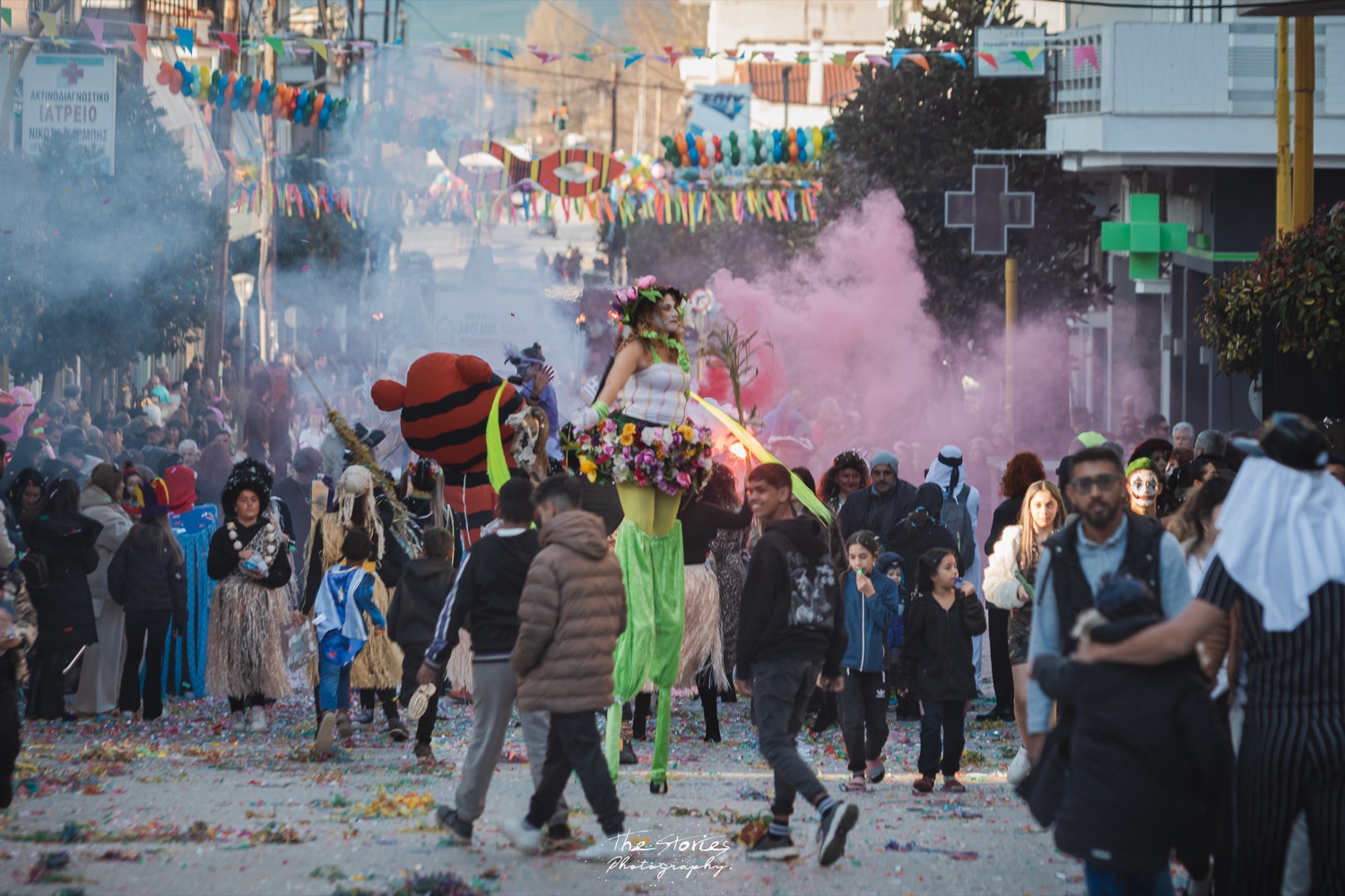 Ξέφρενο γλέντι και πλήθος επισκεπτών στο Φαρσαλινό Καρναβάλι (ΦΩTO)