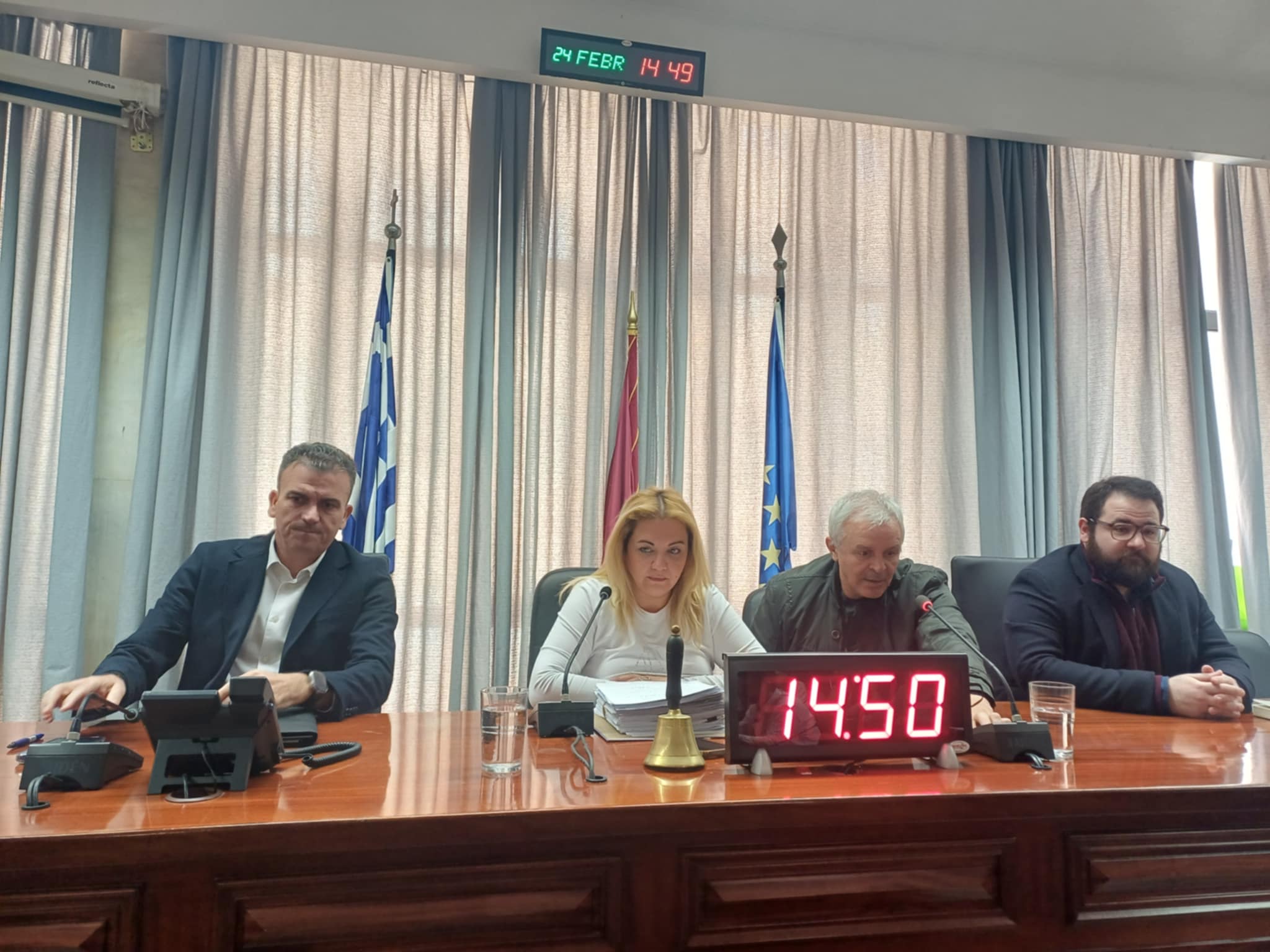 Οι κα΄μρες στα σολεία όξυναν την αντιπαράθεση στο δημοτικό συμβούλιο Λάρισας (ΦΩΤΟ+video)