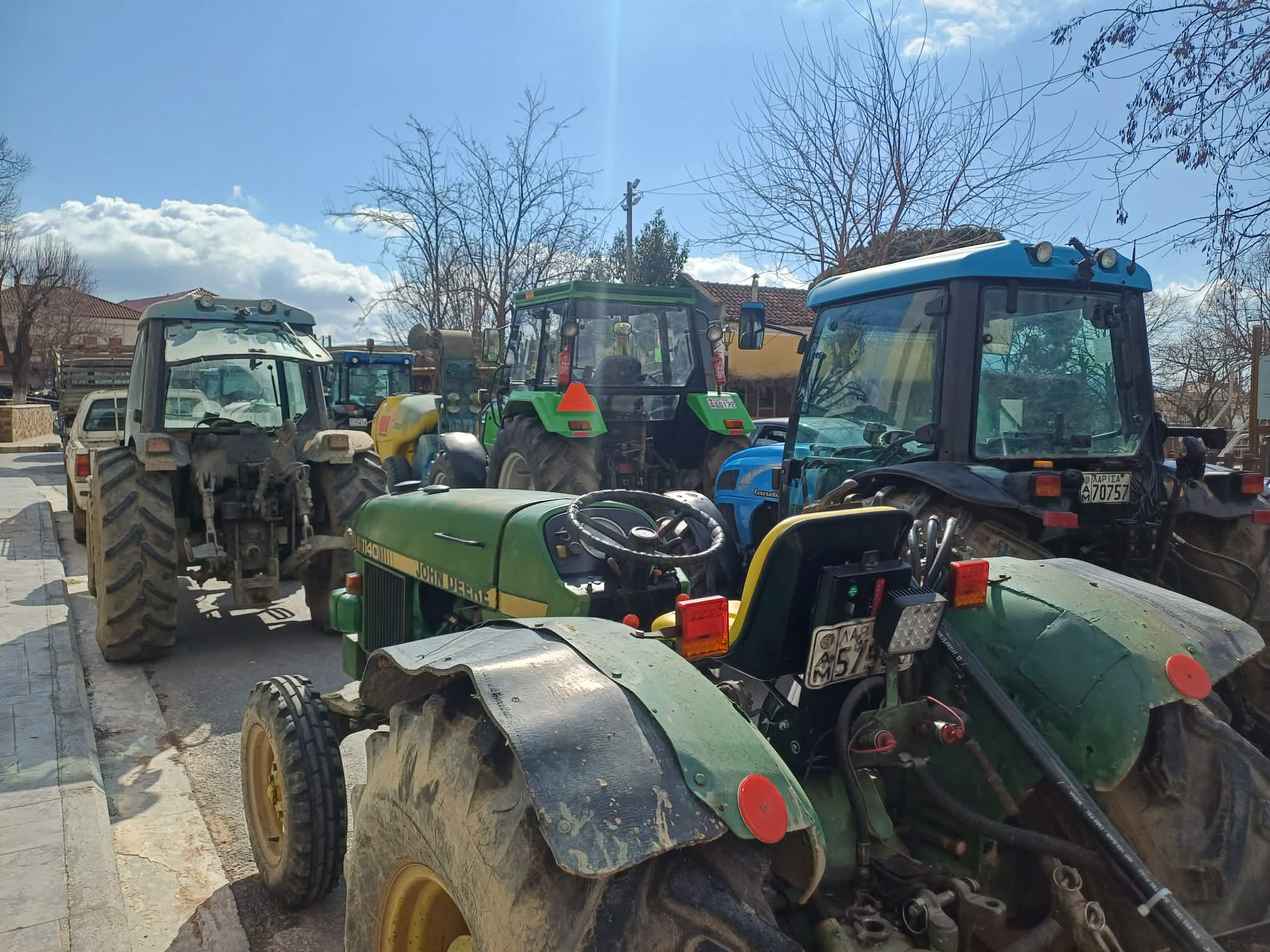 Πλημμύρισε τρακτερ η Αγιά για τα αχλάδια, τα κάστανα και τα μήλα (ΦΩΤΟ