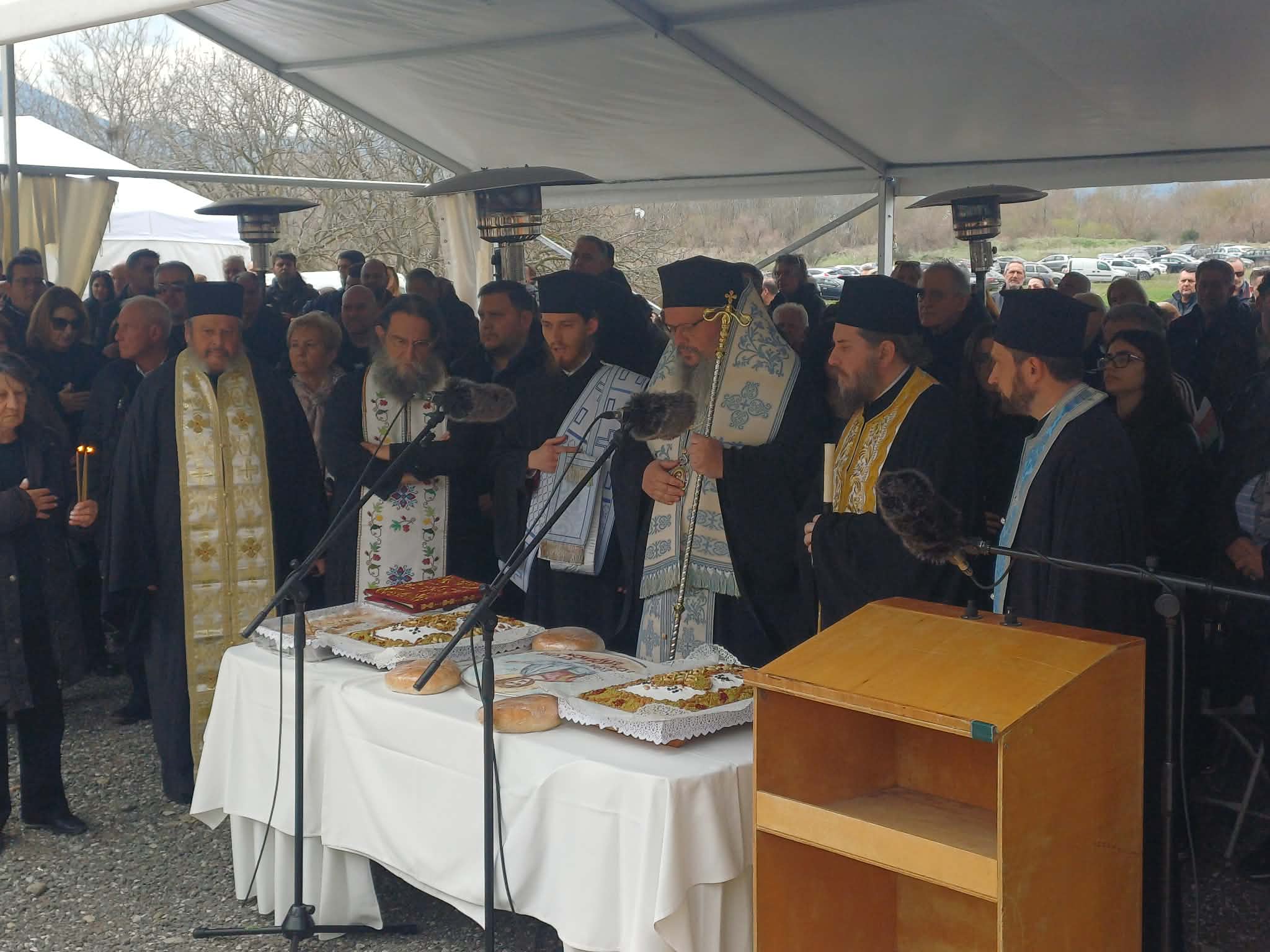 Συγκίνηση στο τρισάγιο για τη συμπλήρωση τριών χρόνων στον τόπο της τραγωδίας (ΦΩΤΟ+video)