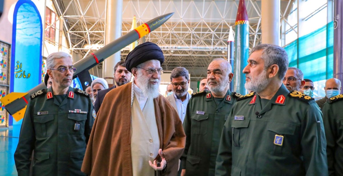 Αντίποινα του Ιράν μετά τον θάνατο του Χαμενεΐ, εκρήξεις σε χώρες του Κόλπου – Νέα πλήγματα του Ισραήλ στην Τεχεράνη