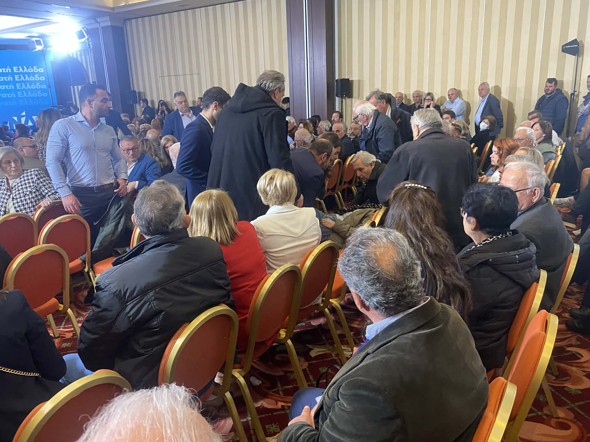 Λιποθυμικό επεισόδιο την ώρα του προσυνεδρίου  έγκαιρη επέμβαση γιατρών (ΦΩΤΟ)