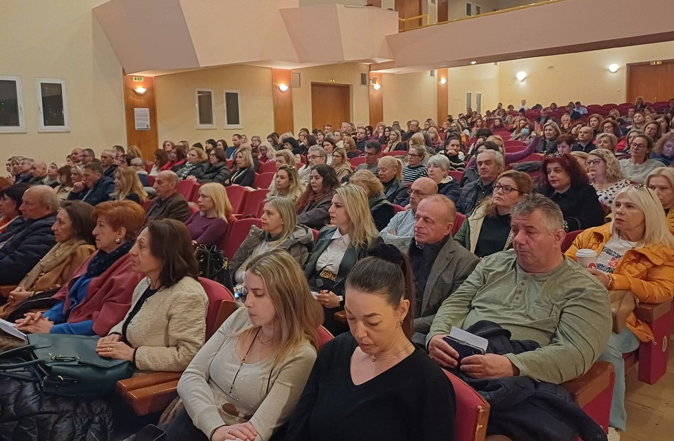 Επιμορφωτική ημερίδα για τη σχολική βία παρουσία διεθυντων, εκπαιδευτικών και γονεών στο Δημ. Ωδείο Λάρισας (ΦΩΤΟ)