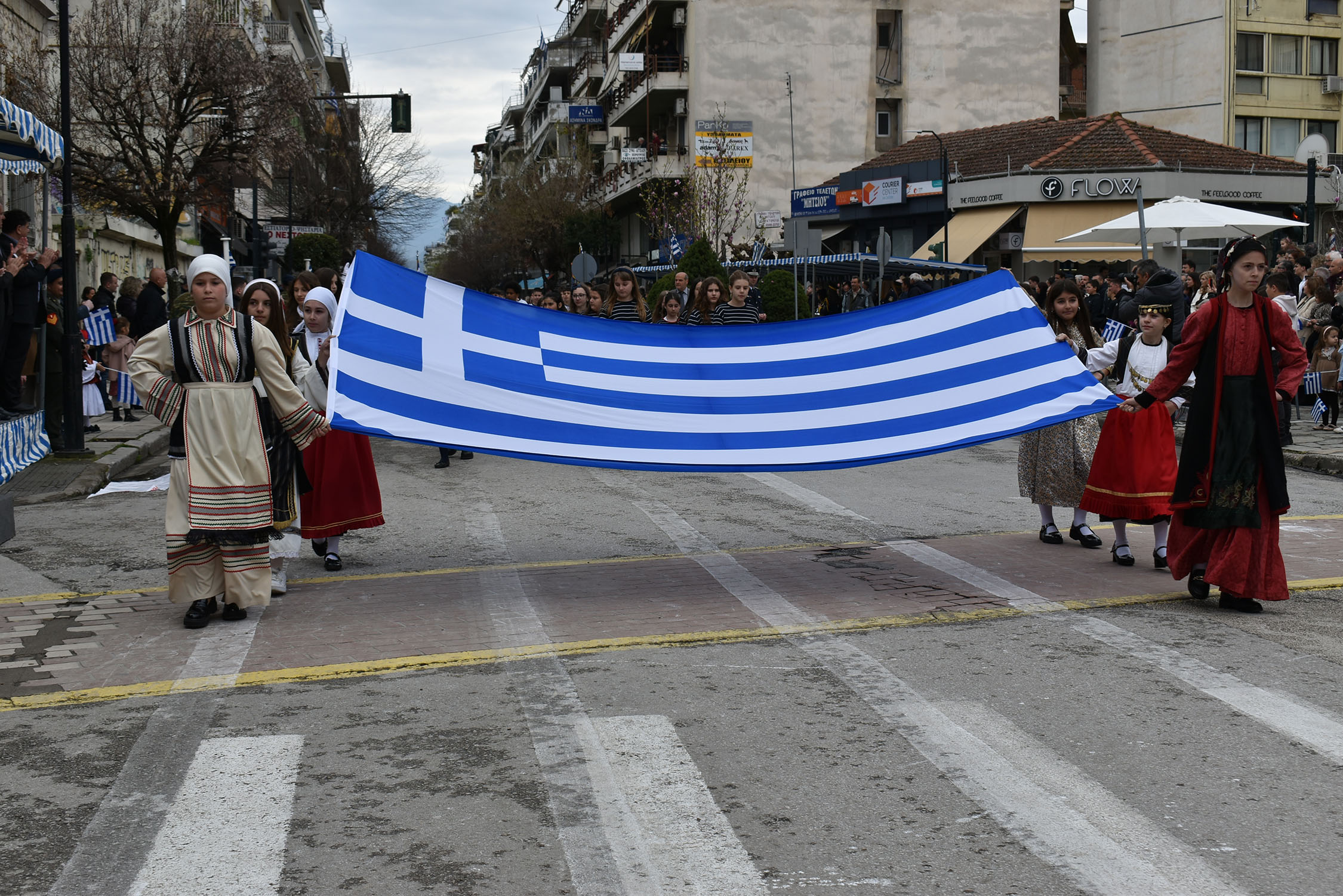 Μεγαλειώδης παρέλαση στην Καρδίτσα (ΦΩΤΟ - ΒΙΝΤΕΟ)