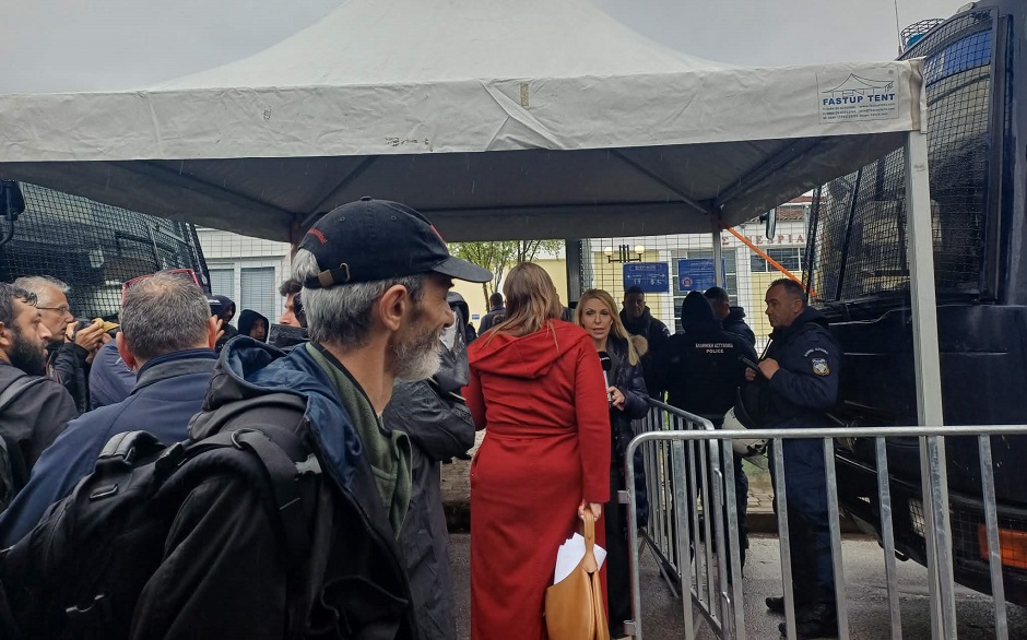 Κωνσταντοπούλου για δίκη Τεμπών: «Αστυνομοκρατία» – Τα βίντεο που ανέβασε στο TikTok μέσα από την αίθουσα