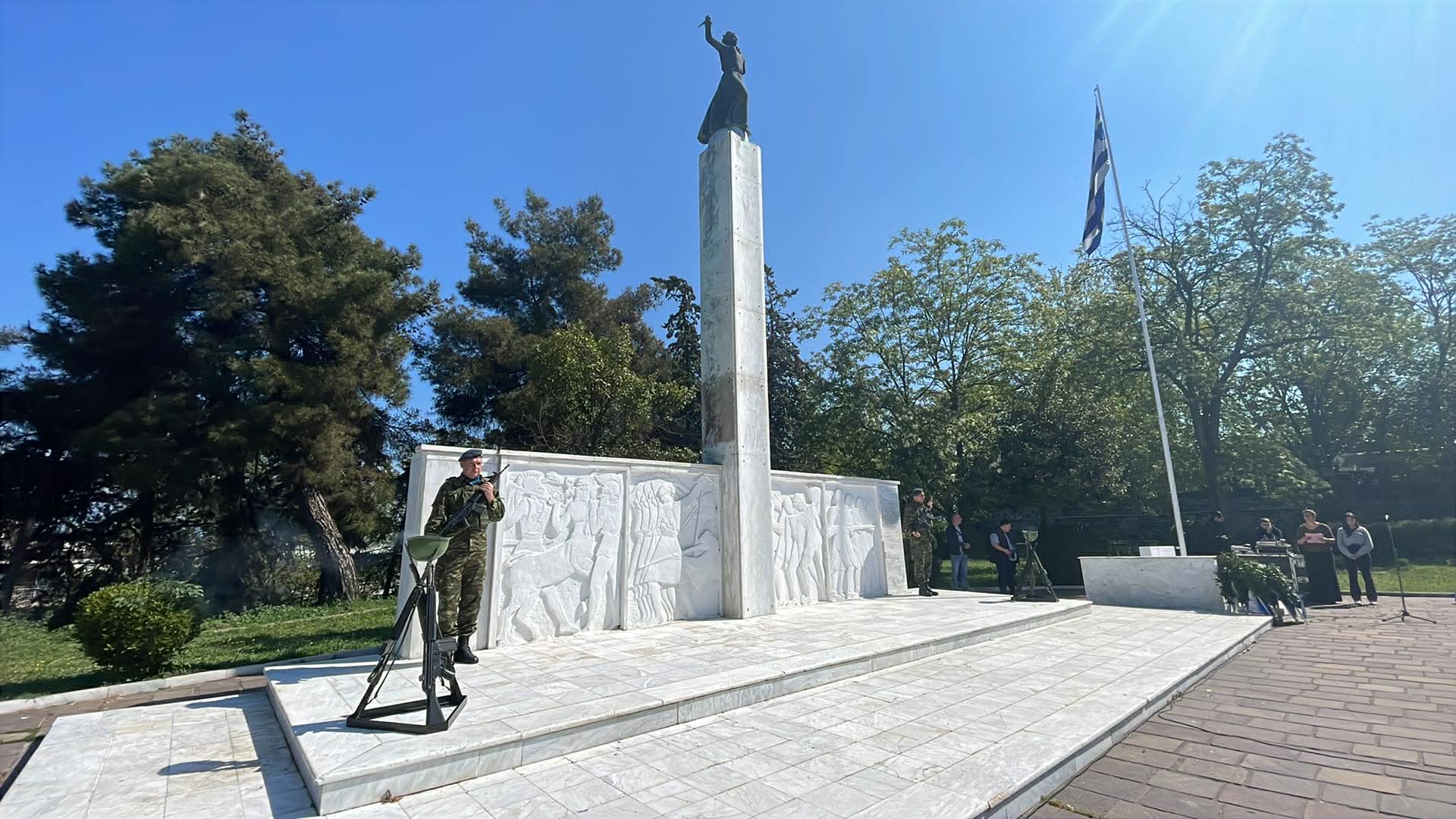 Η Λάρισα τίμησε την «Ημέρα Φιλελληνισμού και Διεθνούς Αλληλεγγύης» (ΦΩΤΟ)