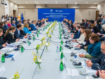 Η αύξηση του κόστους λιπασμάτων πιέζει την ευρωπαϊκή γεωργία – Στο τραπέζι μέτρα στήριξης στη Σύνοδο της Κύπρου