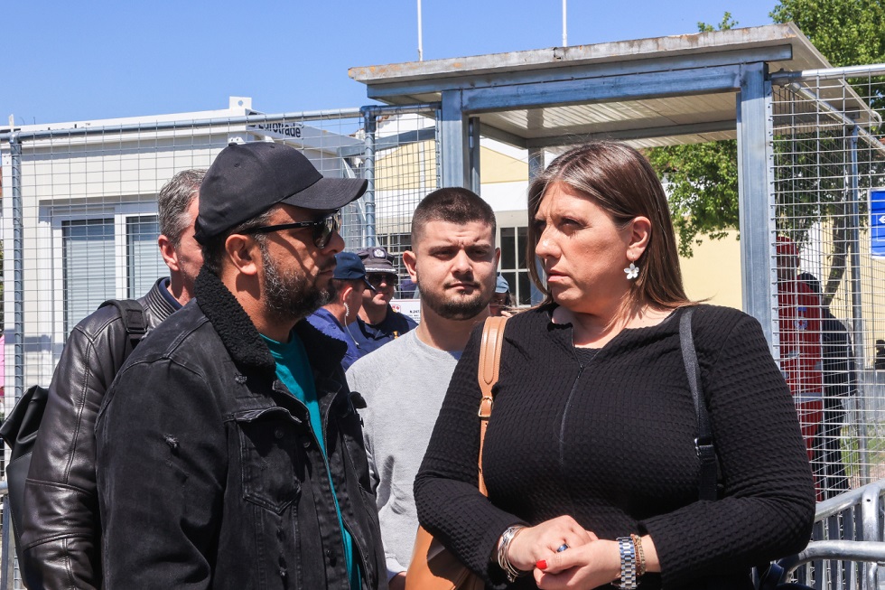 Αποβολή του ελληνικού δημοσίου από την υποστήριξη της κατηγορίας ζητούν συνήγοροι των θυμάτων στη δίκη των Τεμπών