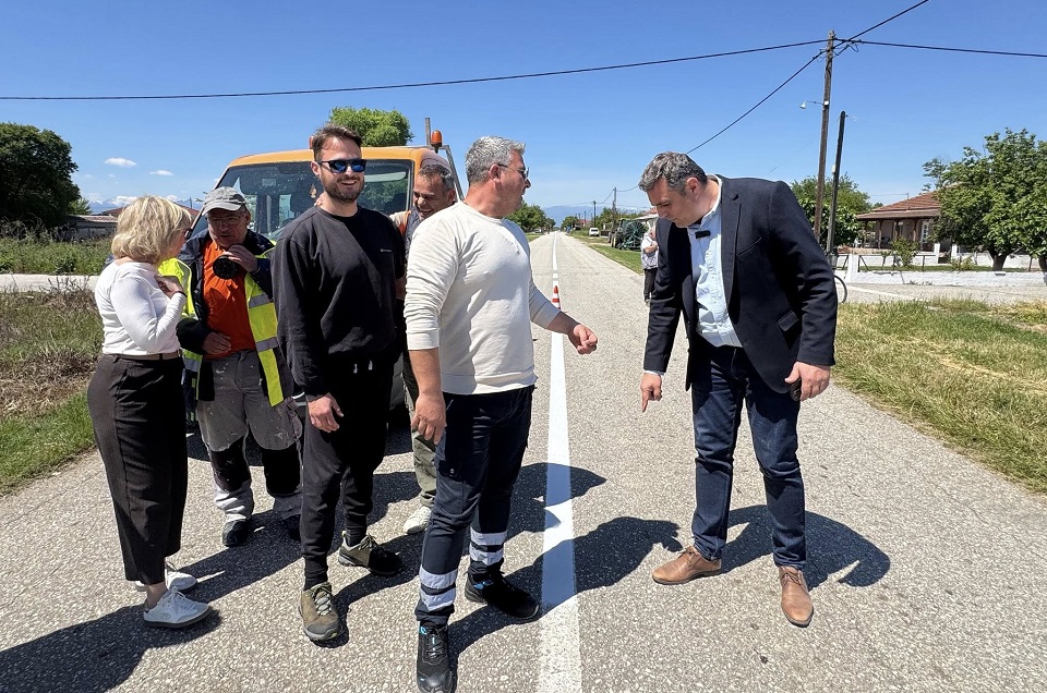 Συνεχίζονται με εντατικούς ρυθμούς οι εργασίες διαγράμμισης στο επαρχιακό οδικό δίκτυο της Π.Ε. Καρδίτσας (ΦΩΤΟ)