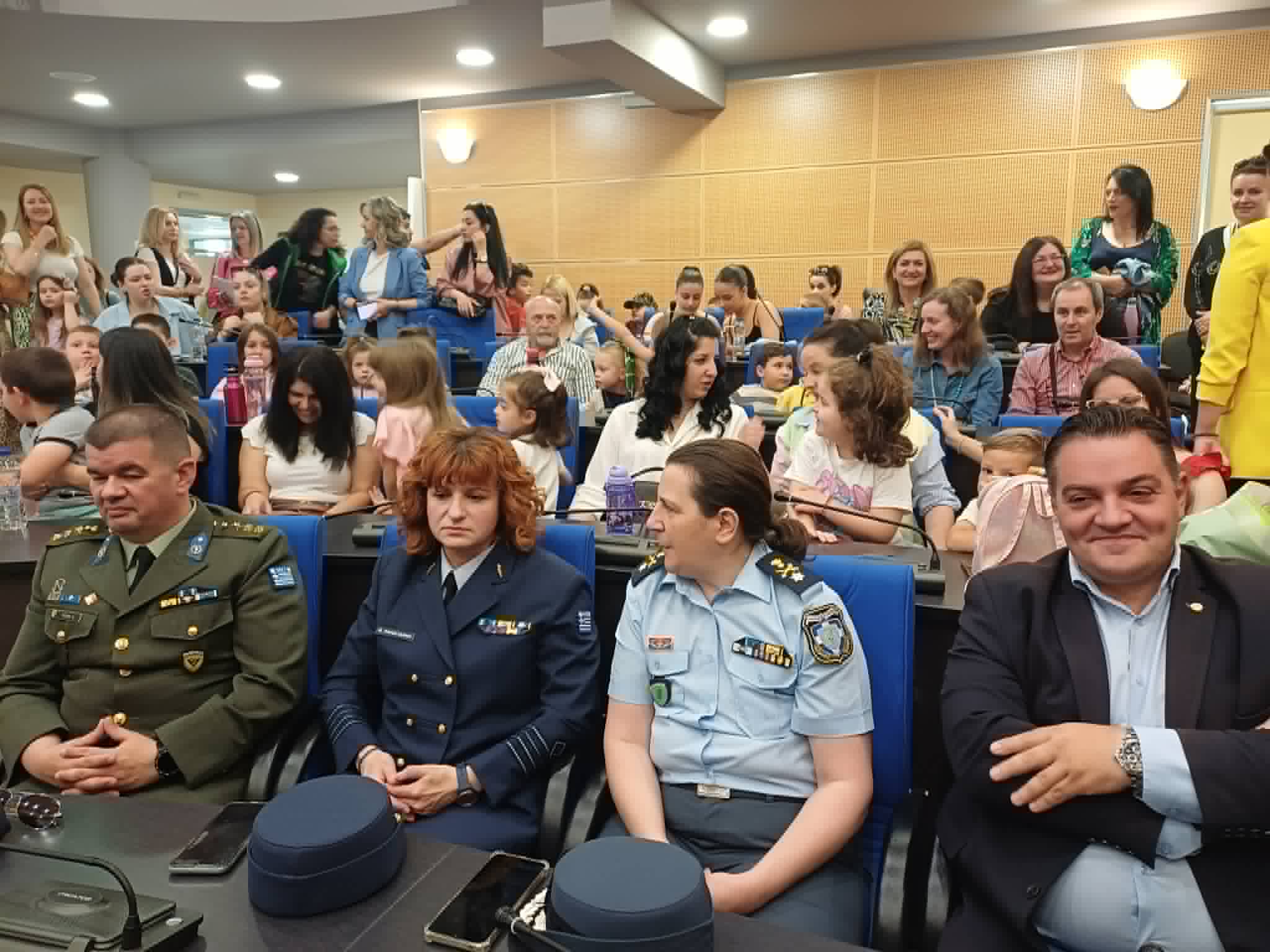 Τελετή βράβευσης σε σχολεία της Θεσσαλίας για τη δράση «Τα παιδιά μιλούν για τα δικαιώματά τους» (ΦΩΤΟ)