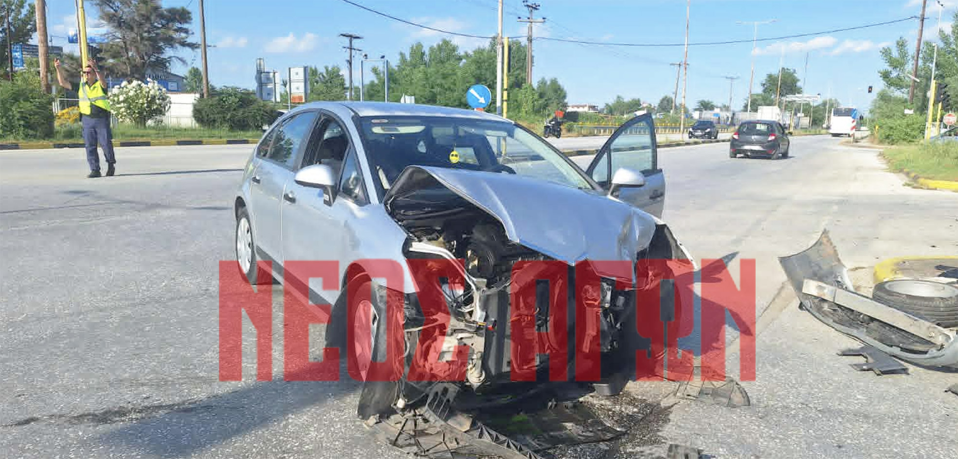 Σύγκρουση δύο ΙΧ στα φανάρια του Καράμπαλη, στην είσοδο της Καρδίτσας (ΦΩΤΟ)