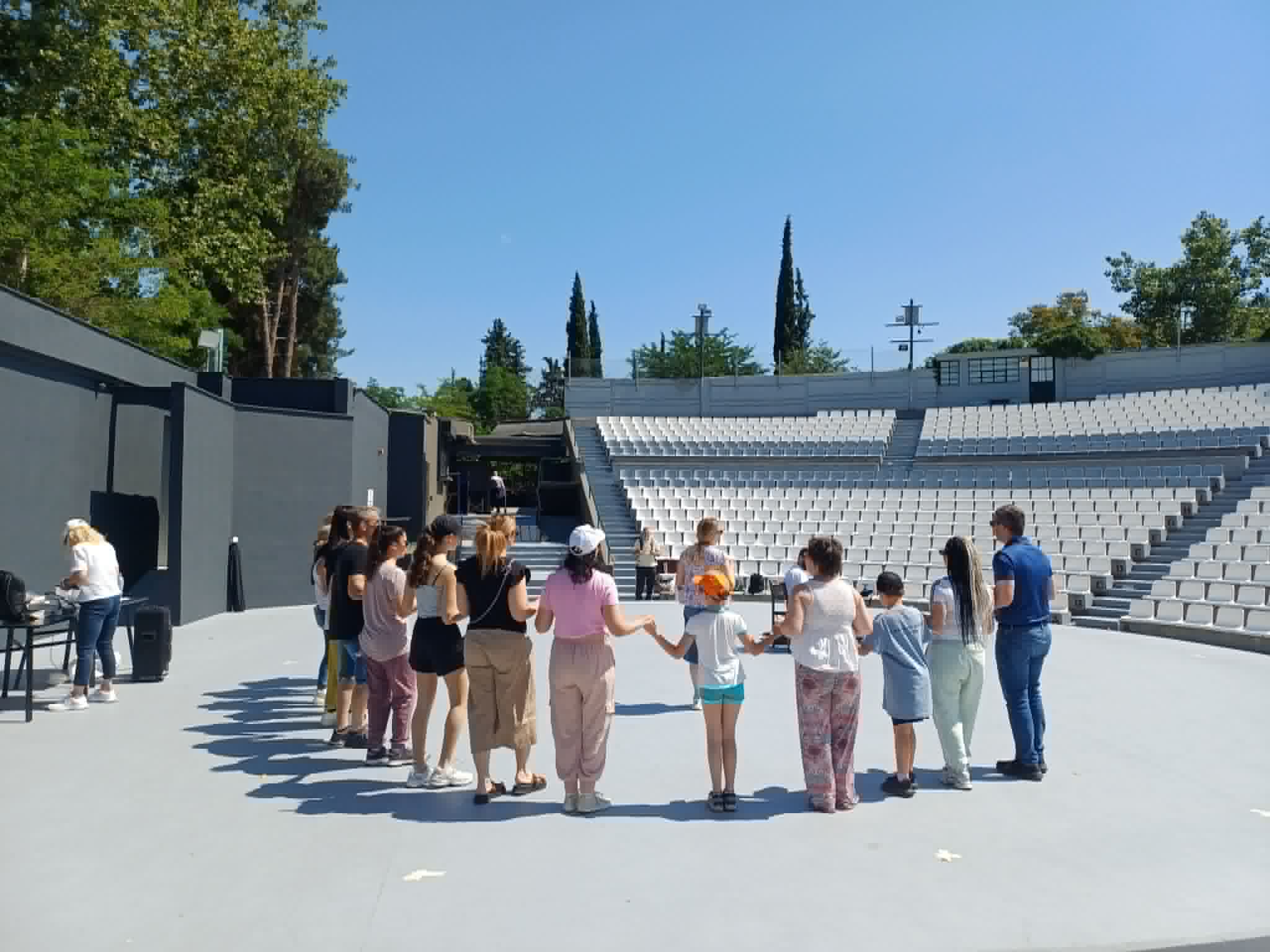 Πρόβες στο κηποθέατρο για τη μεγάλη πολιτιστική εκδήλωση της επόμενης Παρασκευής (ΦΩΤΟ+βίντεο)