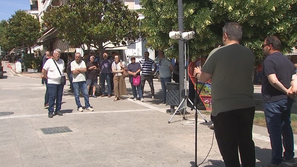 Διαμαρτυρία αγροτών με τρακτέρ στο κέντρο της πόλης των Φαρσάλων (ΦΩΤΟ)
