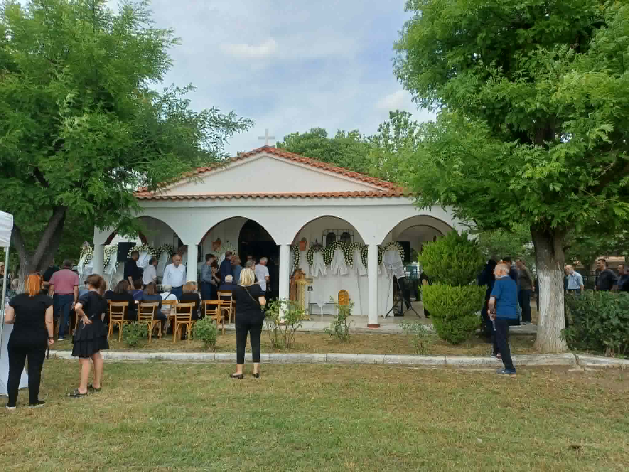 Πλήθος Λαρισαίων στο τελυταίο αντίο της Κατερίνας Ζιαζιά- Σουφλιά στο παρεκκλήσι του γηροκομείου (ΦΩΤΟ)