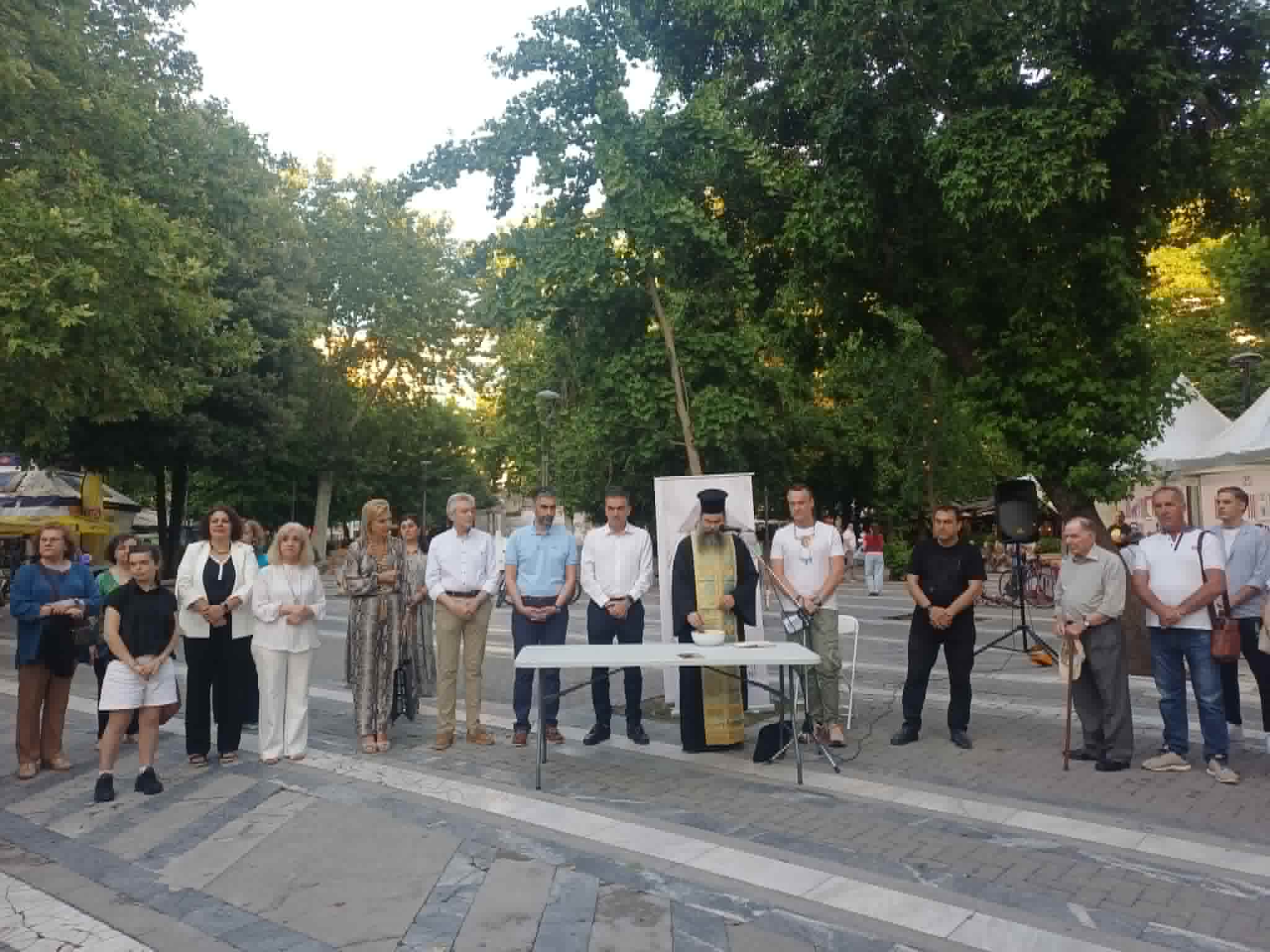 Εγκαινιάστηκε χθες η 25η Έκθεση βιβλίου στην πλατεία Ταχυδρομείου (ΦΩΤΟ)