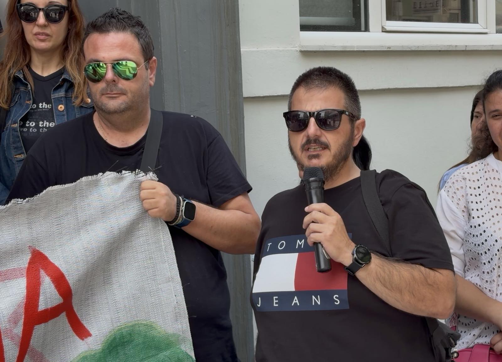 Κατάληψη στο Δημαρχείο Τυρνάβου από τους εργαζόμενους των βρεφονηπιακών σταθμών- Συμπαραστέκεται η δημοτική αρχή (ΦΩΤΟ)