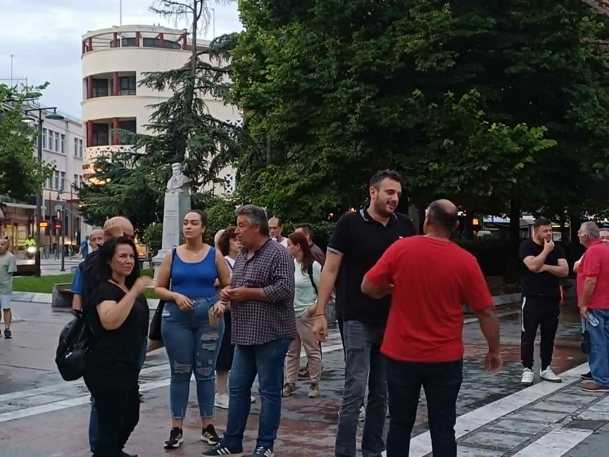 Απόβαση τρακτέρ στην κεντρική πλατεία της Λάρισας: Οι αγρότες ζήτησαν να πληρωθούν τις επιδοτήσεις οι αγρότες (ΦΩΤΟ+video)