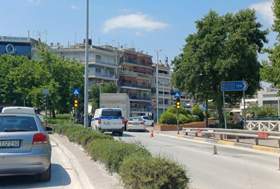 Αναστα΄τωση από τροχαίο στον κυκλικό κόμβο στη γέφυρα Αλκαζαρ- φορτηγό συγκρούστηκε με ΙΧ (ΦΩΤΟ)