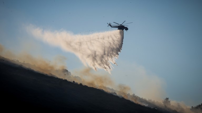 Υπό μερικό έλεγχο μετά από πολύωρη μάχη η πυρκαγιά στον Αργυρόμυλο Λάρισας (ΦΩΤΟ+video)