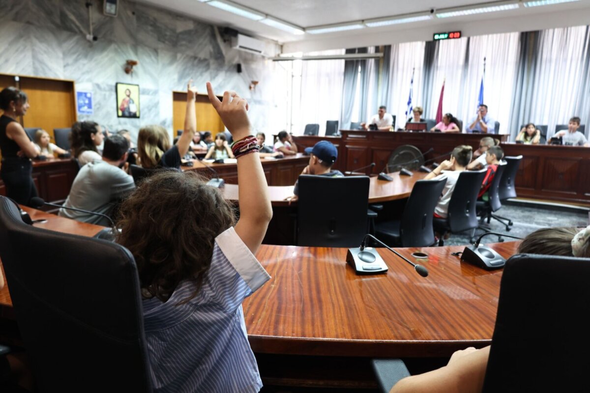 Οι μαθητές στο ρόλο δημοτικών συμβούλων – Θ. Μαμάκος: Τα νέα παιδιά της πόλης είναι σκεπτόμενα (φωτ. - βίντεο)