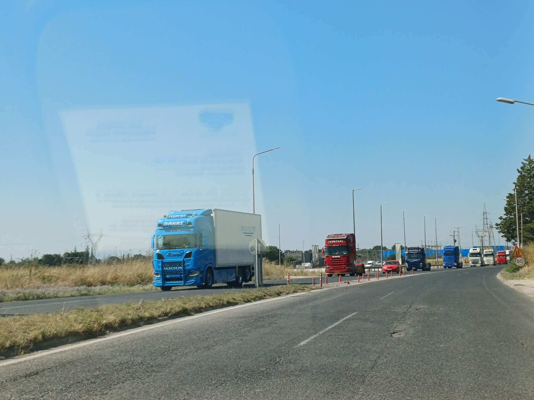 Στους δρόμους οι μεταφορείς – Κινητοποίηση και στη Λάρισα (ΦΩΤΟ)