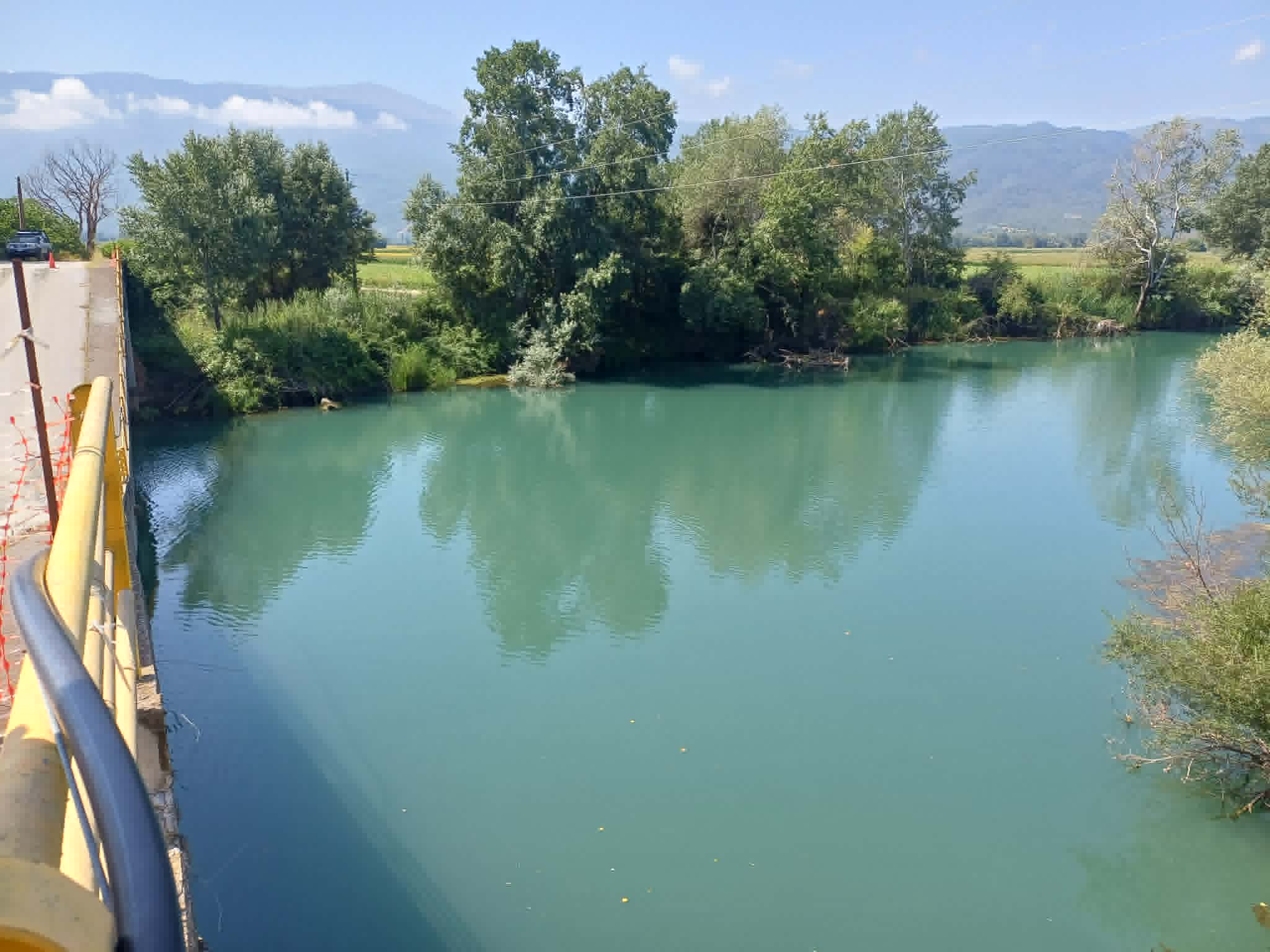 Παίζουν με τη ζωή τους καθημερινά διαβαίνοντας τη μισοβυθσμένη γεφυρα  Πηνειού μεταξύ Παλαιόπυργου-,Κουλoύρας (ΦΩΤΟ+video)