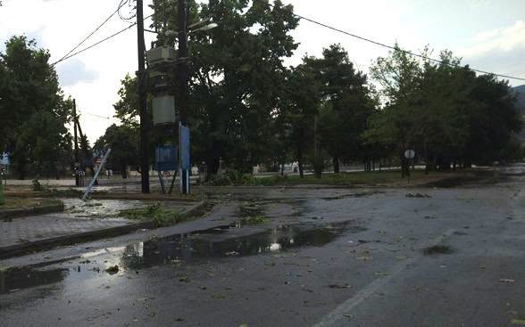 Δυνατό μπουρίνι έπληξε τα Δελέρια Τυρνάβου και τα παράλια Αγιάς- έπεσαν δέντρα (ΦΩΤΟ+video)