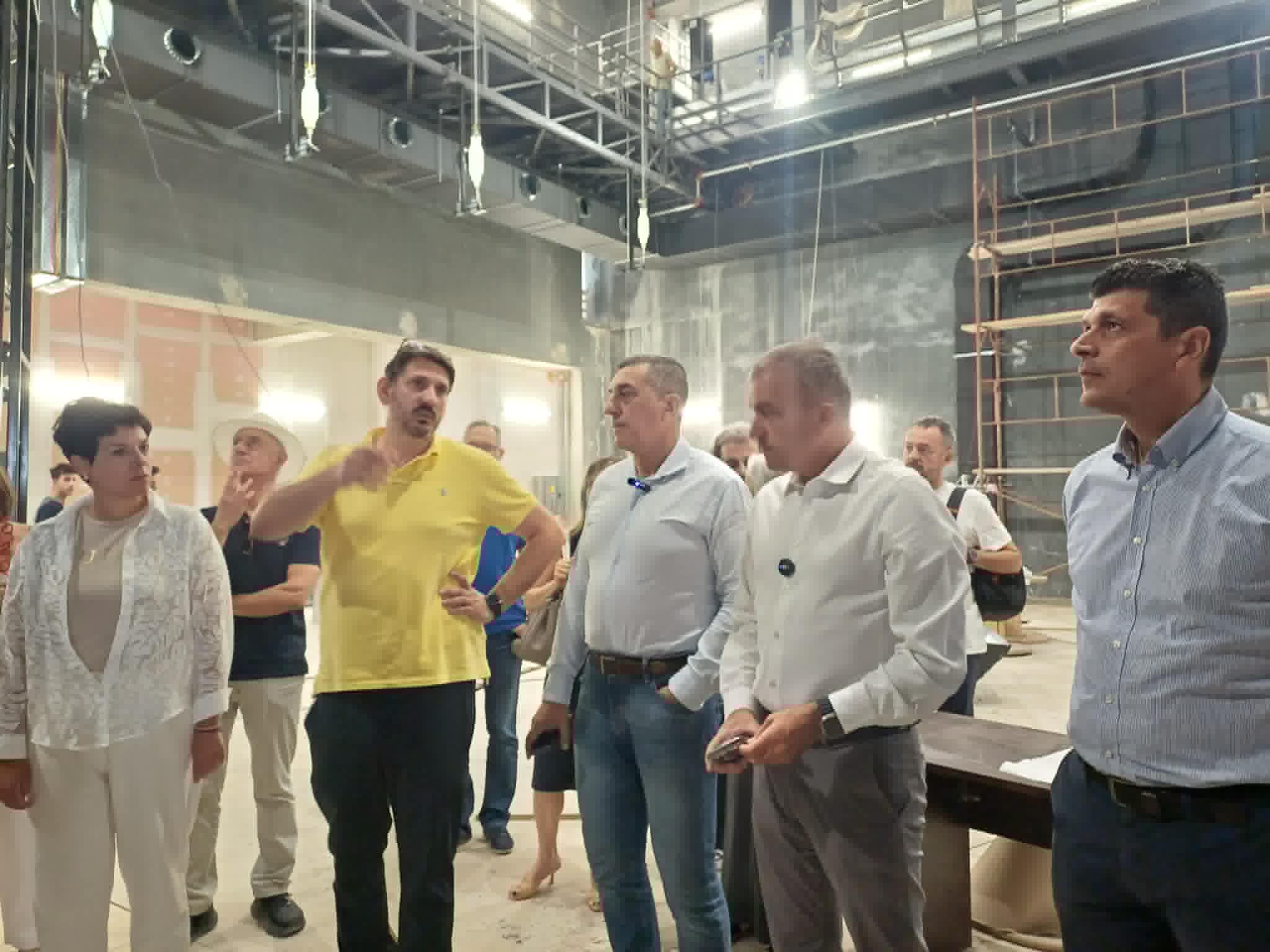 Κουρέτας, Μαμάκος επιθεώρησαν τις εργασίες στο θέατρο του ΟΥΗΛ (ΦΩΤΟ+video)