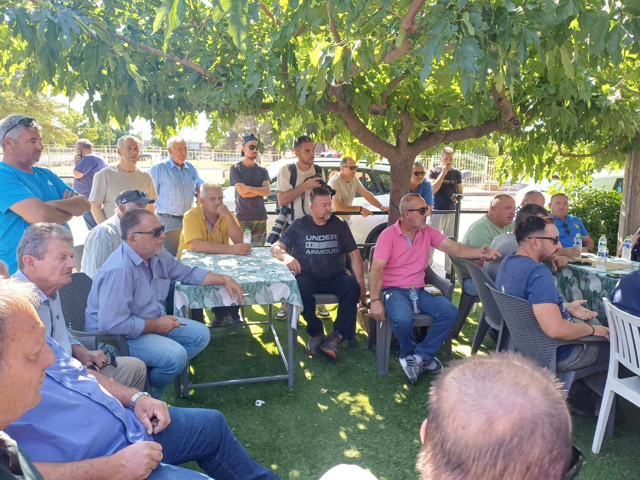 Σύσκεψη στα Πλατανούλια Τυρνάβου μετά το καταστροφικό χαλάζι (ΦΩΤΟ)