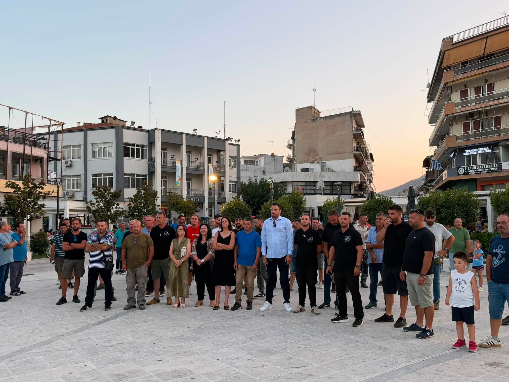 Συλλαλητήριο αγροτών στον Τύρναβο με τρακτερ για δίκαιες αποζημιώσεις (ΦΩΤΟ)