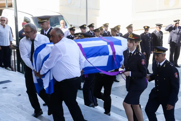 Η φωτιά μπήκε στο χωριό Ξηρονομή Βοιωτίας – Δύσκολα μέτωπα σε Αχαΐα και Αργολίδα