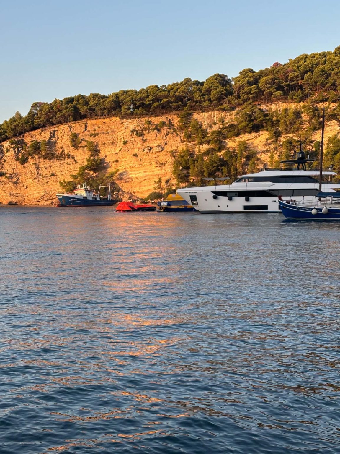 Ρήγμα σε Flying Dolphin ανοιχτά της Αλοννήσου – Επέστρεψε στο λιμάνι το «ΕΡΑΤΩ»