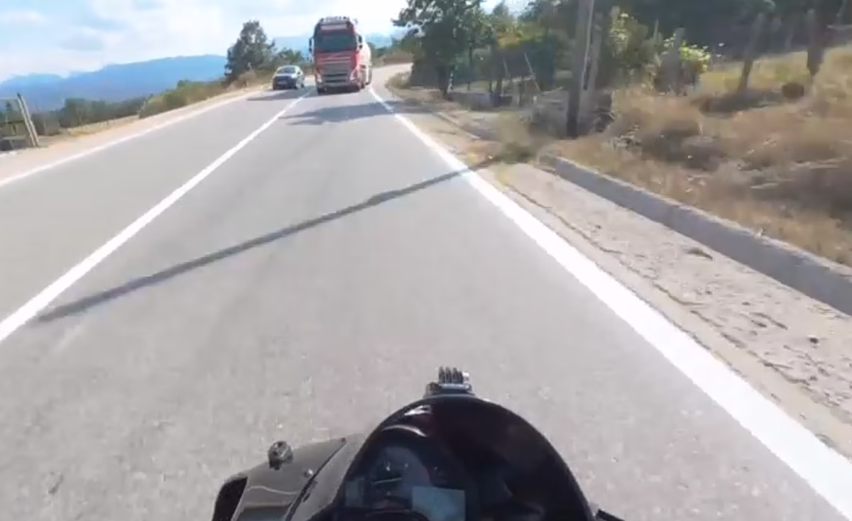 Ταυτοποιήθηκε ο οδηγός του βυτιοφόρου που έκανε εγκληματική προσπέραση στη Λίμνη Πλαστήρα