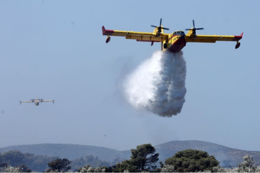 Πυρκαγιά στα Τρίκαλα στην περιοχή Γενέσι - Επιχειρούν και εναέρια μέσα