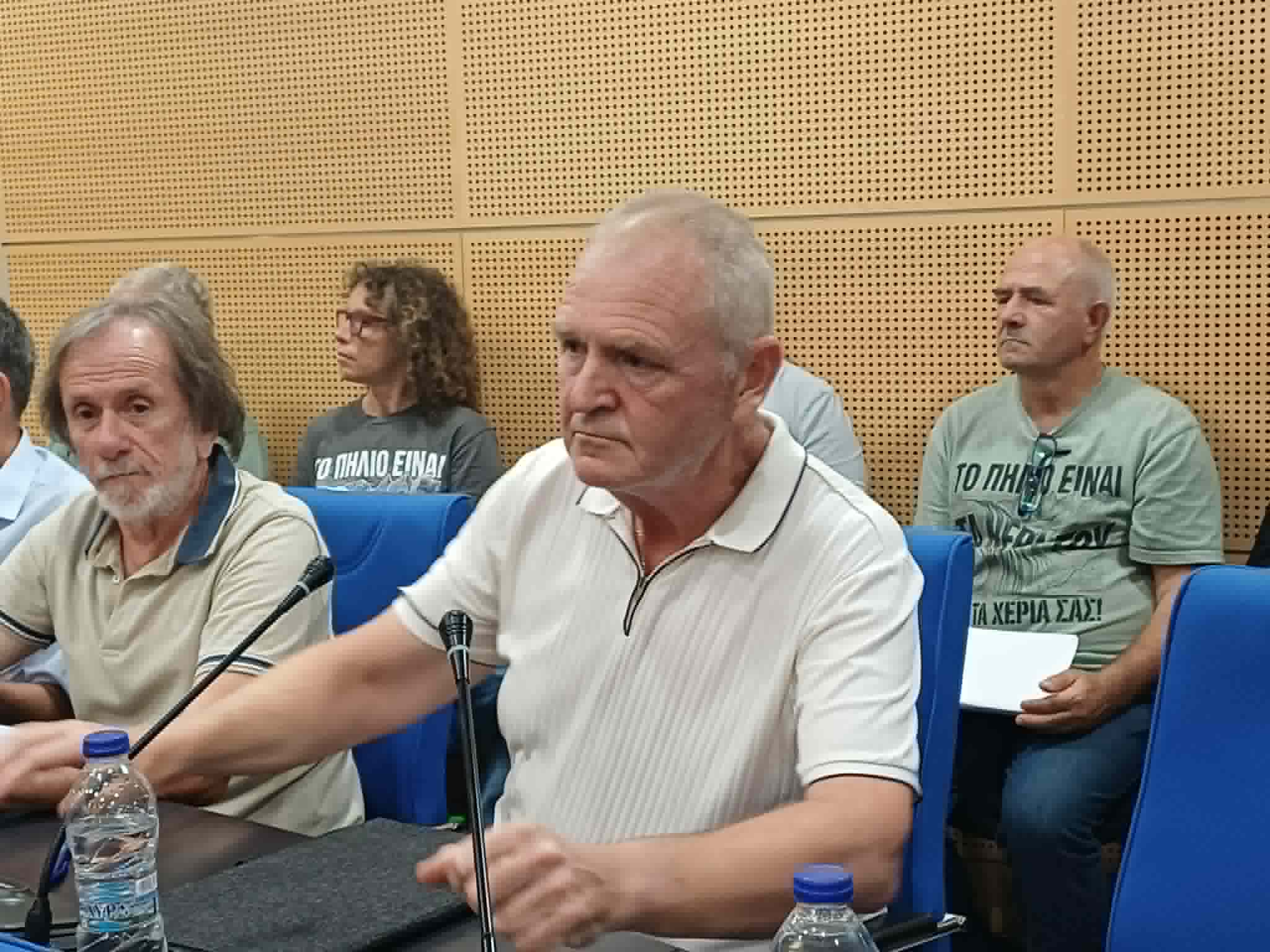 Συγγενείς θυμάτων ζητούν εξηγήσεις στο περιφ. συμβούλιο από τον Αγοραστό για το μπάζωμα στα Τέμπη (ΦΩΤΟ)