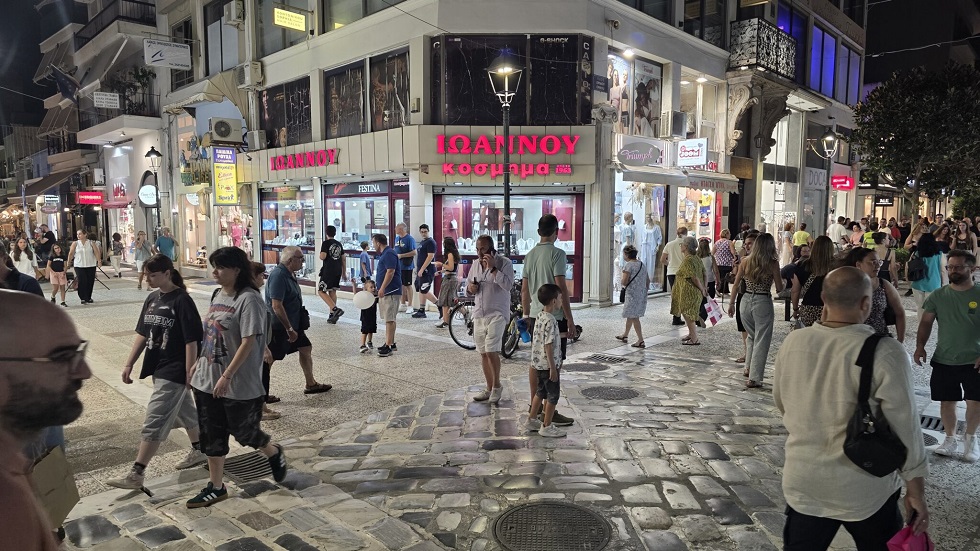 Πλημμύρισε κόσμο το κέντρο του Βόλου για τη Λευκή Νύχτα (ΦΩΤΟ)