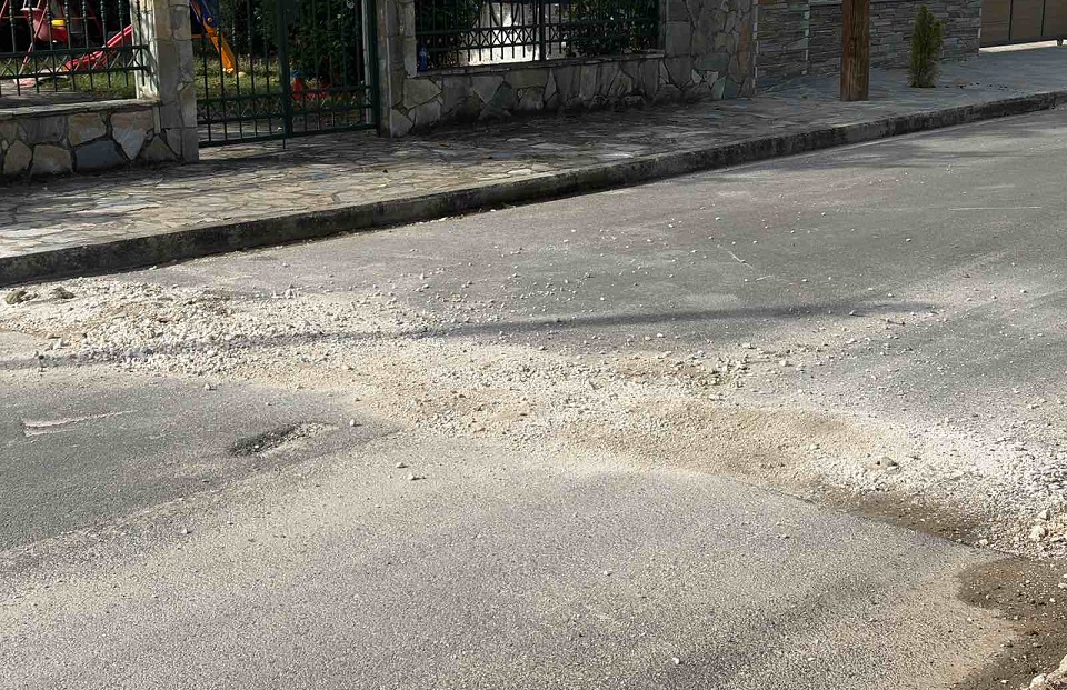 Οξεία αντίδραση δημάρχου Τυρνάβου Στ. Τσικριτσή για τις παρεμβάσεις στους δρόμους