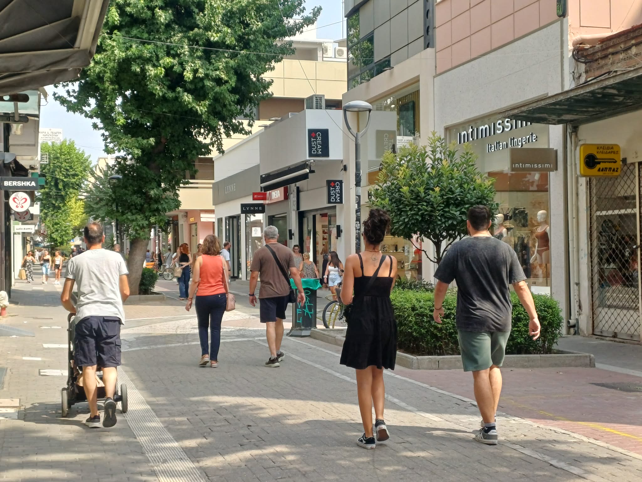 Επιστροφή στο κανονικό ωράριο για τα καταστήματα της Λάρισας - Τέλος τα κλειστά Σάββατα (ΦΩΤΟ)