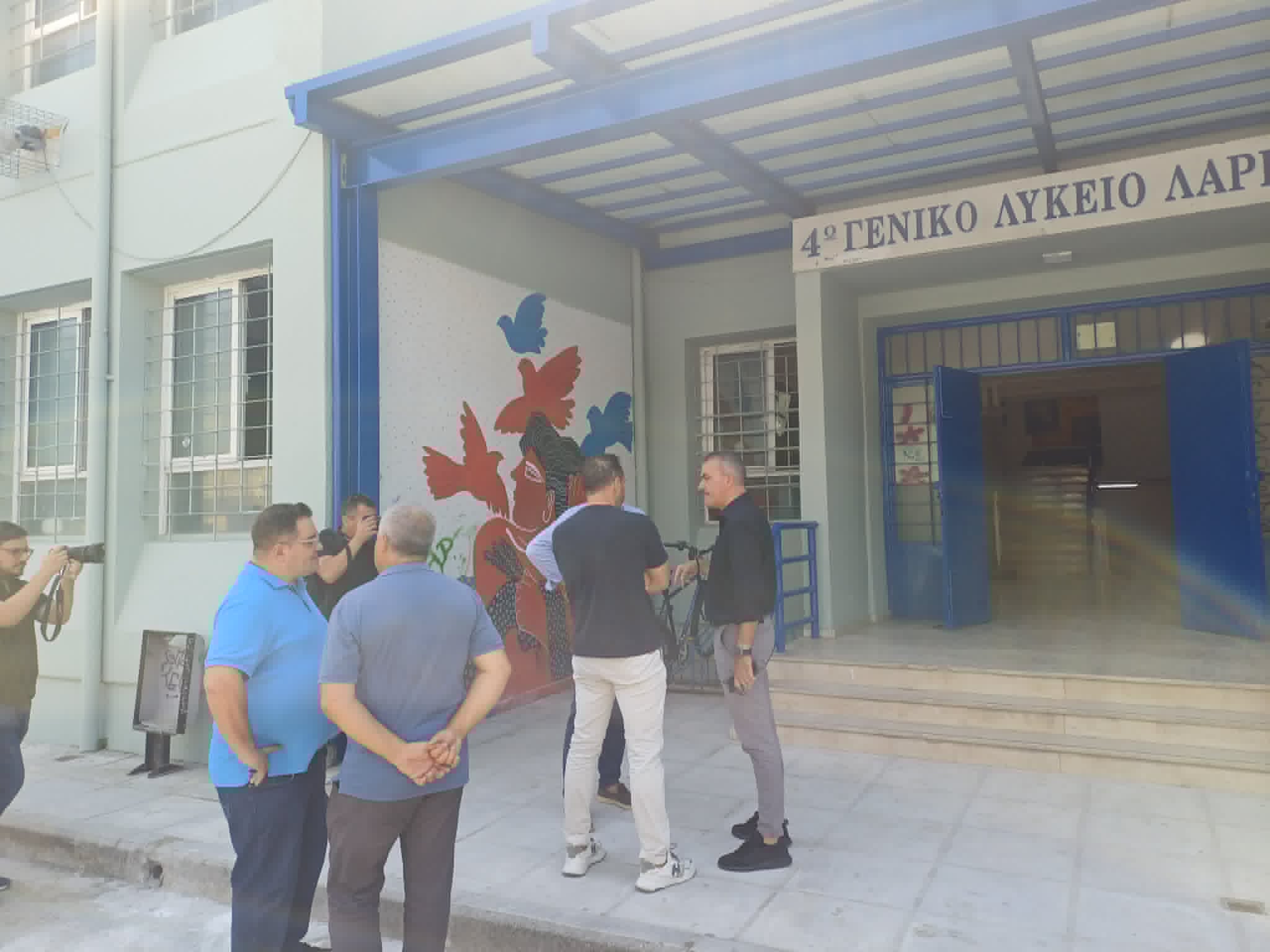 Στο 4ο Λύκειο σήμερα ο δήμαρχος Λαρισαίων επιθεώρησε εργασίες ανακατασεκυής (ΦΩΤΟ)