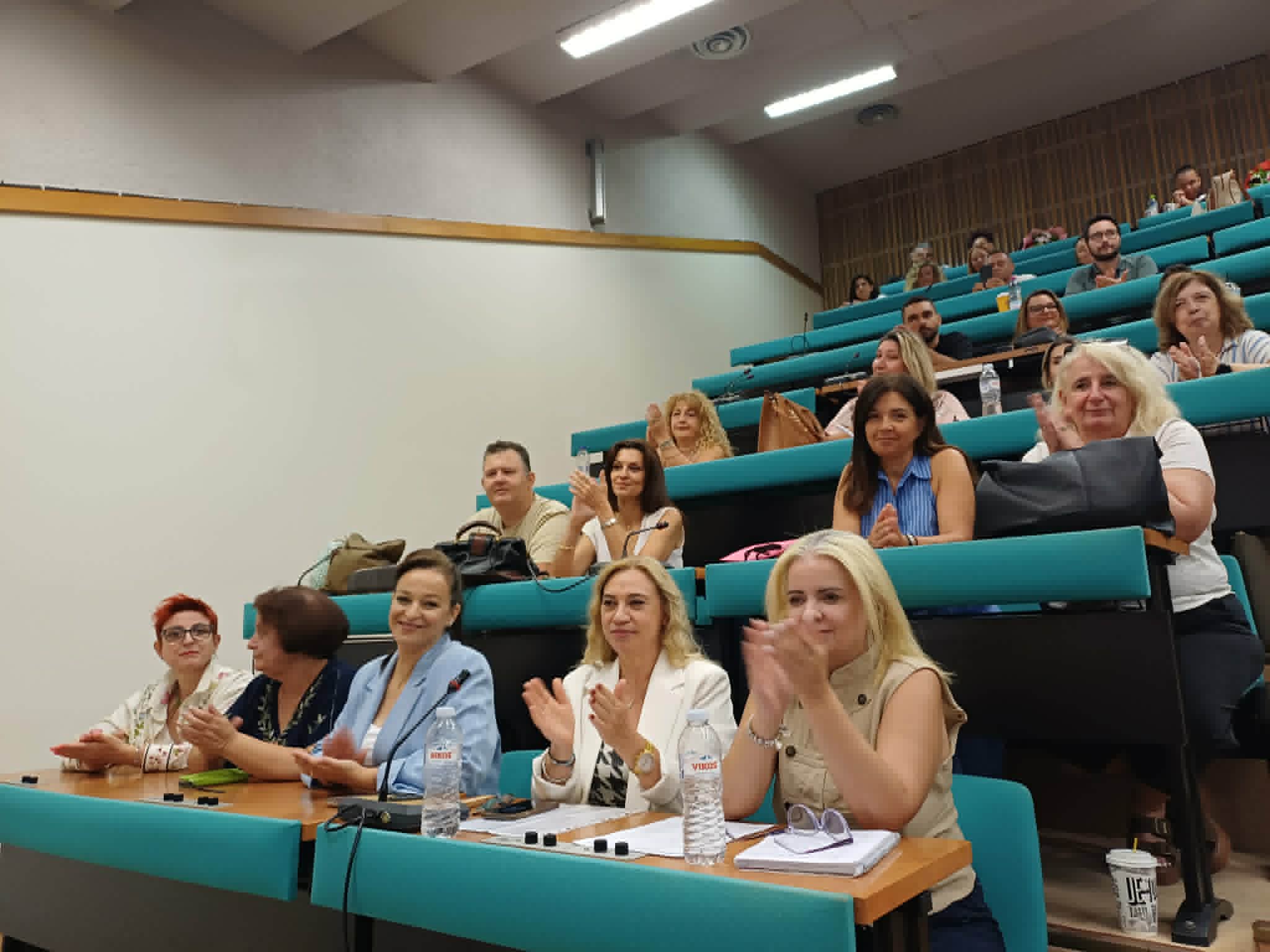 Απονομή τίτλων στους 83 ειδκιευόμενους νοσηλευτές στο Πανεπιστημιακό Λάρισας (ΦΩΤΟ)
