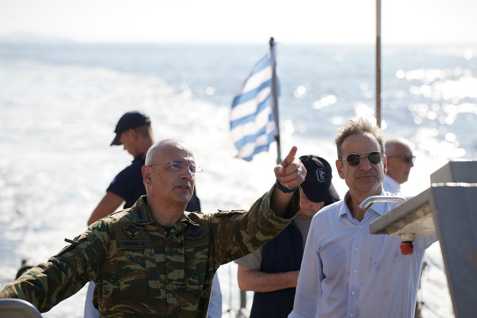 Στις μικρονήσους Ρω και Στογγυλή ο Κυριάκος Μητσοτάκης: Επισκέφθηκε φυλάκια και κατέθεσε στεφάνι